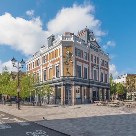 One Bedroom Flat Opposite Archway Station Londra Esterno foto